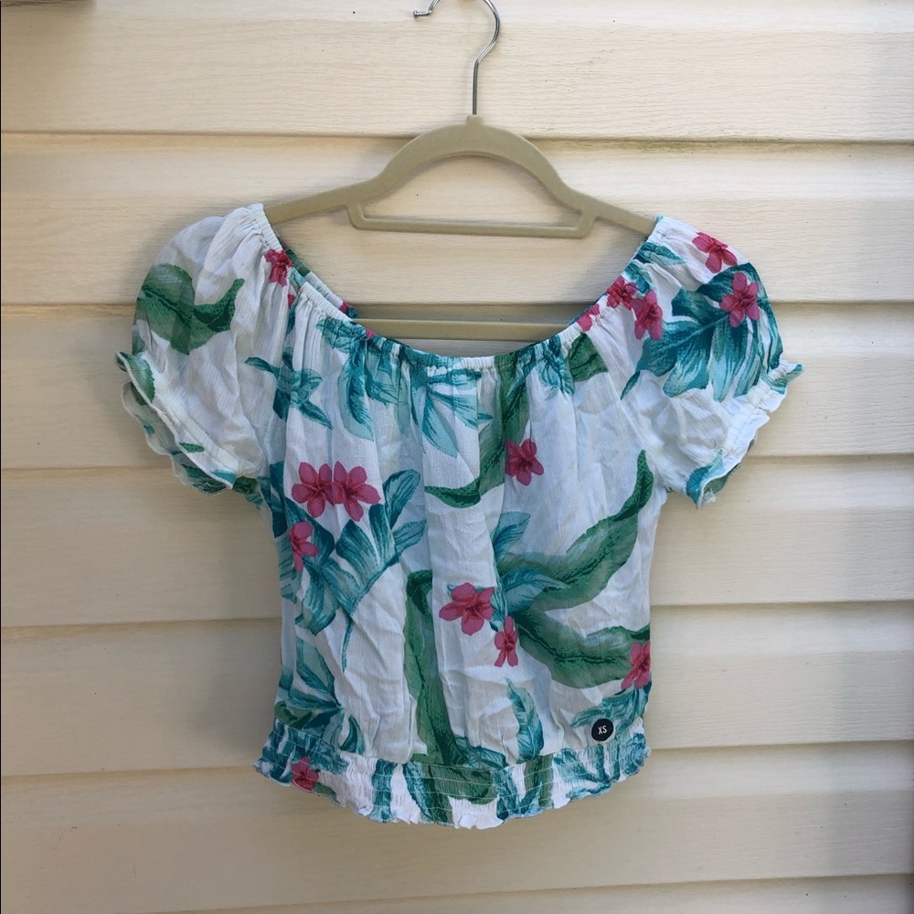 Hawaiian off the shoulder crop